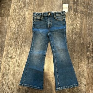 Girls medium wash flare jeans🥰